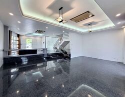 East Coast Hill (D16), Semi-Detached #532178911